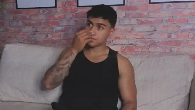 AARON SKYLON online show from April 17, 11:52 pm