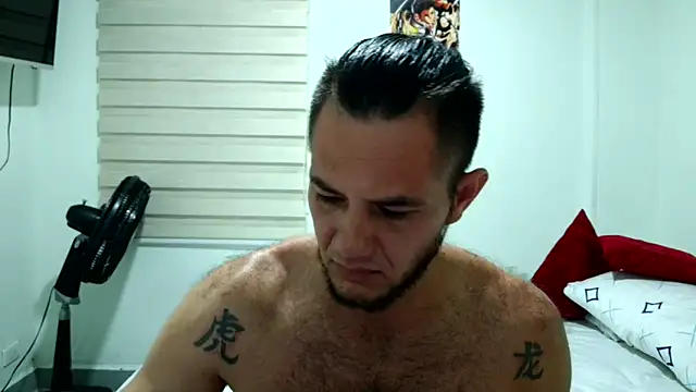 Snapshot of andrew_1520 chatting on February 14, 12:29 am andrew 1520 online show from February 14, 12:29 am