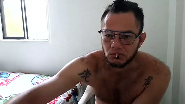 Snapshot of andrew_1520 chatting on February 20, 12:27 pm andrew 1520 online show from February 20, 12:27 pm