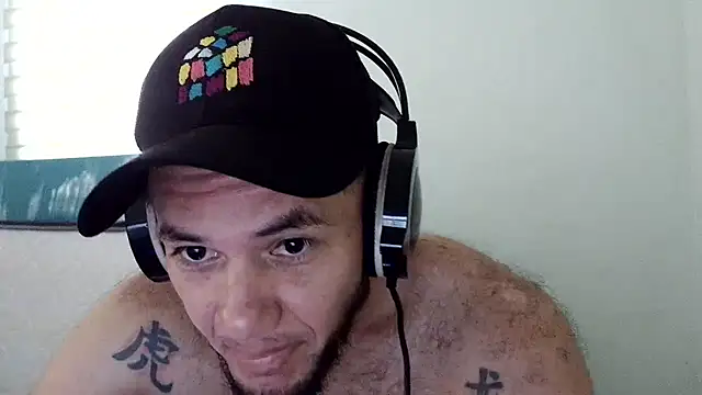 Snapshot of andrew_1520 chatting on April 16, 12:50 pm andrew 1520 online show from April 16, 12:50 pm