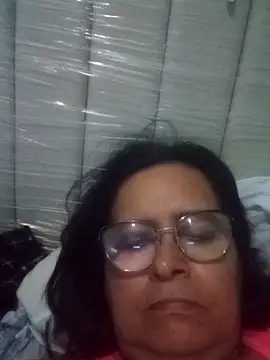 PienCanela online show from April 25, 9:01 pm