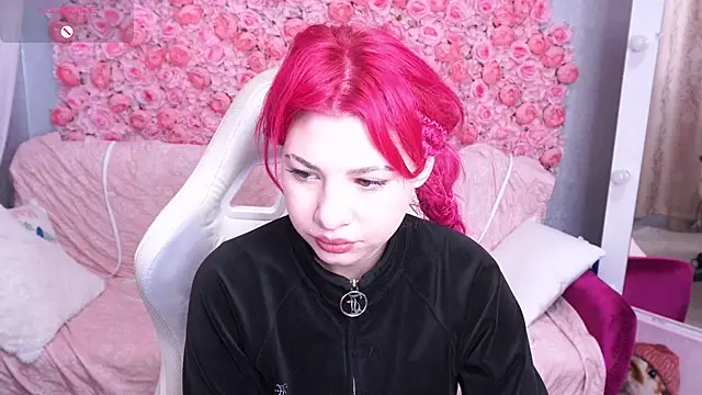 Snapshot of PinkyTrix chatting on April 21, 5:36 am PinkyTrix online show from April 21, 5:36 am