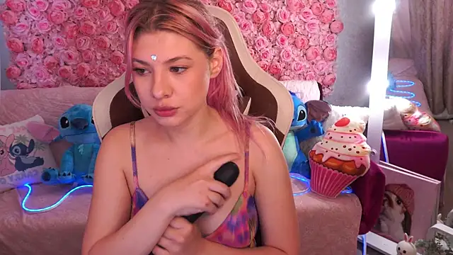 Snapshot of PinkyTrix chatting on June 5, 5:58 am PinkyTrix online show from June 5, 5:58 am