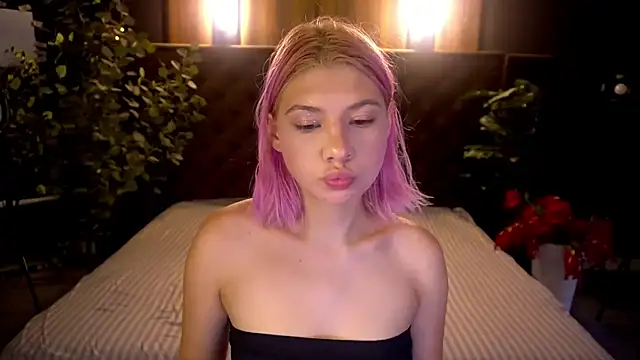 Snapshot of PinkyTrix chatting on July 20, 1:02 pm PinkyTrix online show from July 20, 1:02 pm