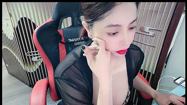 Snapshot of Hot_bbaby chatting on June 18, 4:13 am Hot bbaby online show from June 18, 4:13 am