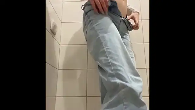 messybun28 online show from April 12, 2:00 pm