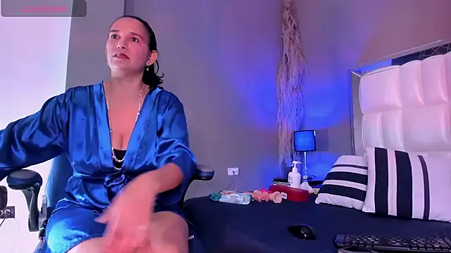 MILF AURORA online show from June 5, 9:31 pm
