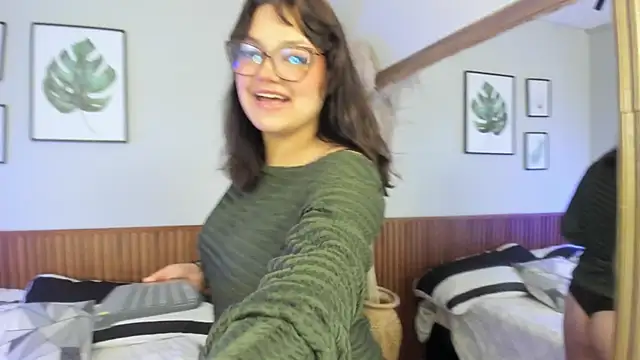 AMBERBENELLI online show from April 18, 3:32 am