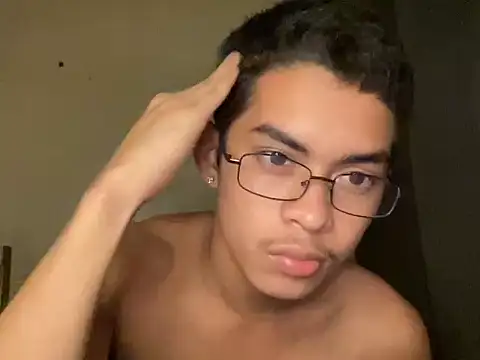 Snapshot of yourhotasian_jhonpol16 chatting on April 16, 2:18 pm yourhotasian jhonpol16 online show from April 16, 2:18 pm