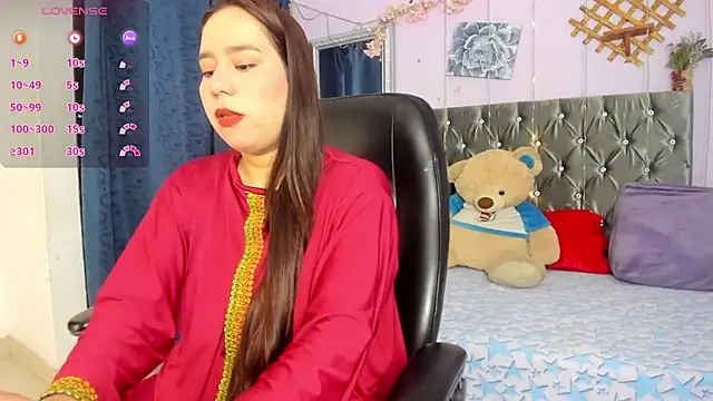 AlanaSaadi  online show from April 18, 12:42 pm