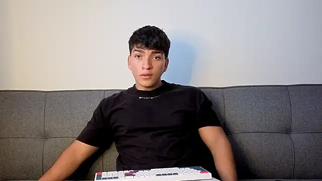 James silva1 online show from April 19, 9:50 pm