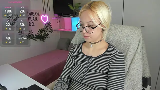 Neko Sora online show from April 25, 9:12 pm