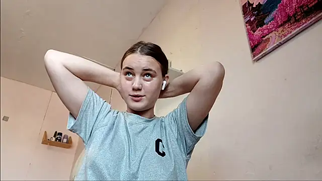 RoxanneStuard online show from April 18, 9:02 am