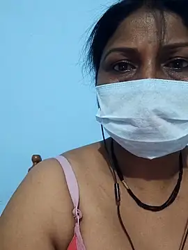 Snapshot of SavitabhabhiI chatting on April 12, 6:35 pm SavitabhabhiI online show from April 12, 6:35 pm