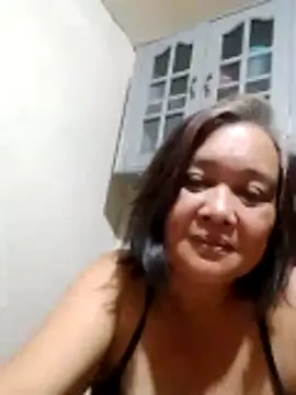 jeanyummytits online show from May 11, 1:39 pm