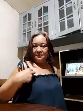 jeanyummytits online show from May 14, 2:46 pm