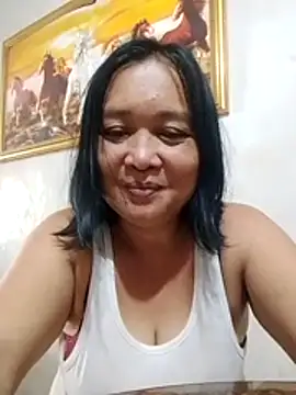 jeanyummytits online show from June 26, 11:09 pm