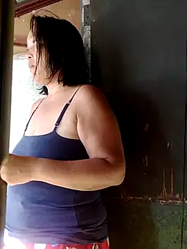 jeanyummytits online show from July 3, 11:11 pm
