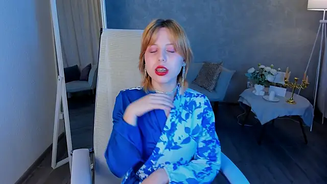 VivienneHebert online show from April 25, 10:07 am