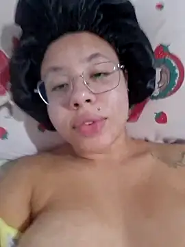 Snapshot of cathcathlai chatting on April 14, 3:23 am cathcathlai online show from April 14, 3:23 am