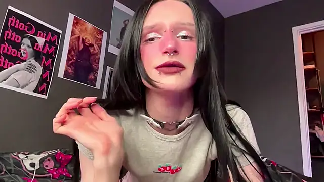 Snapshot of Niky_Long chatting on April 16, 1:45 pm Niky Long online show from April 16, 1:45 pm