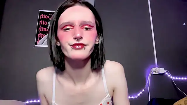 Snapshot of Niky_Long chatting on April 23, 9:50 pm Niky Long online show from April 23, 9:50 pm