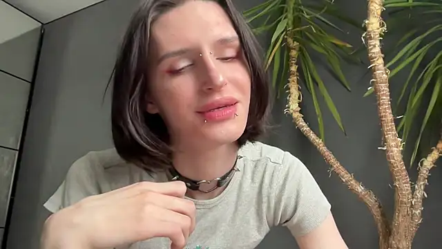Snapshot of Niky_Long chatting on June 2, 1:35 pm Niky Long online show from June 2, 1:35 pm