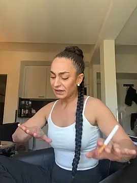 CurlyRouge online show from April 24, 12:40 pm