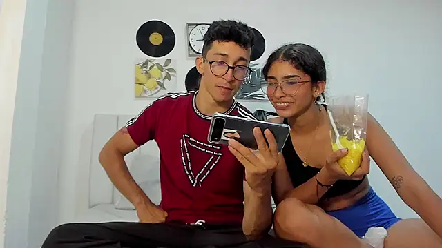 Snapshot of alanandtifany chatting on June 22, 8:06 pm alanandtifany online show from June 22, 8:06 pm
