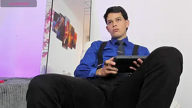 Snapshot of elijah_stoone chatting on April 15, 12:12 pm elijah stoone online show from April 15, 12:12 pm