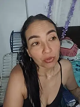 Snapshot of LuluDream chatting on July 22, 1:08 am LuluDream online show from July 22, 1:08 am