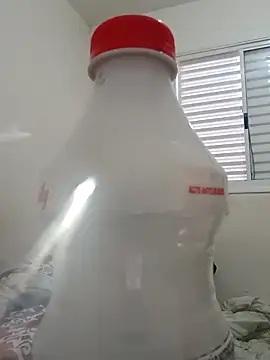 Snapshot of welltommy2001 chatting on April 13, 2:11 pm welltommy2001 online show from April 13, 2:11 pm