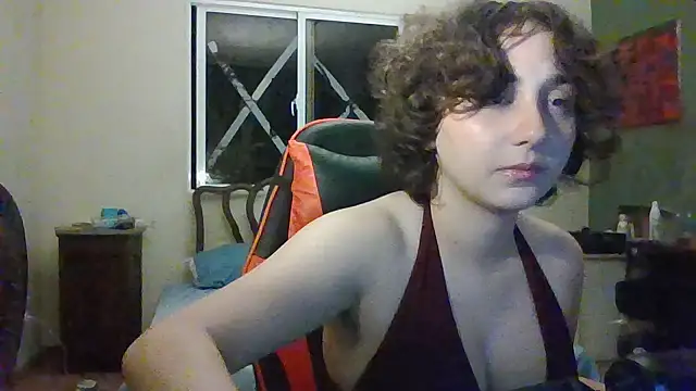 Snapshot of sarah2139 chatting on April 13, 6:08 am sarah2139 online show from April 13, 6:08 am