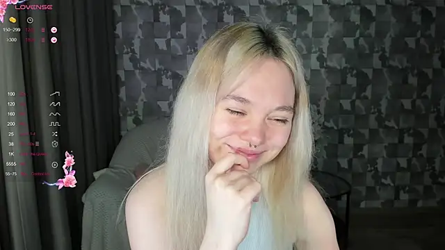 Snapshot of Anna_Delon chatting on April 22, 4:41 pm Anna Delon online show from April 22, 4:41 pm