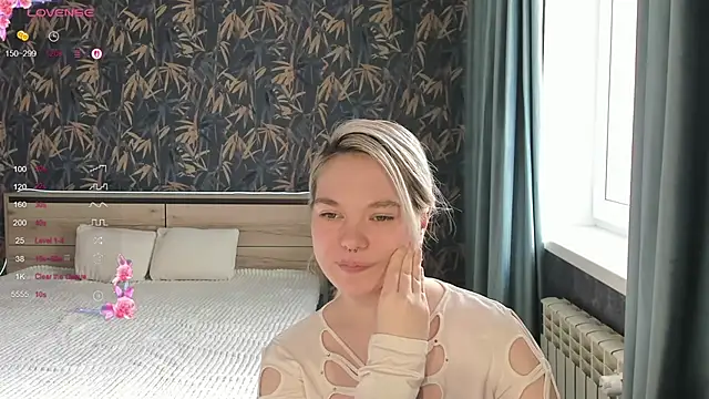 Snapshot of Anna_Delon chatting on April 25, 1:41 pm Anna Delon online show from April 25, 1:41 pm