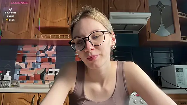 Snapshot of eileencrowday chatting on April 20, 3:09 am eileencrowday online show from April 20, 3:09 am