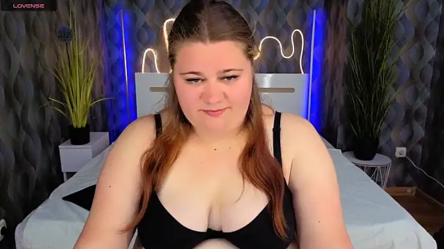 Snapshot of Bella_Blvck chatting on May 8, 5:40 pm Bella Blvck online show from May 8, 5:40 pm