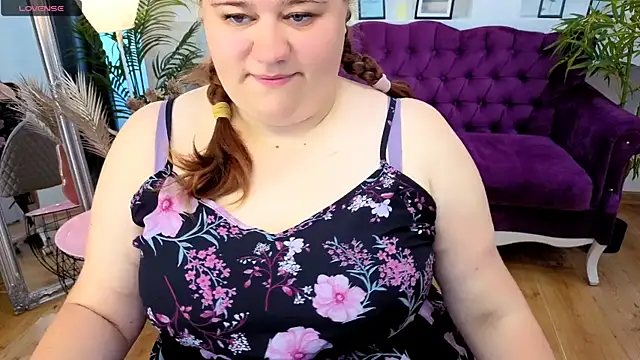 Snapshot of Bella_Blvck chatting on May 15, 5:58 am Bella Blvck online show from May 15, 5:58 am