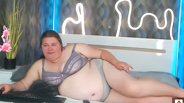 Snapshot of Bella_Blvck chatting on May 27, 5:54 pm Bella Blvck online show from May 27, 5:54 pm