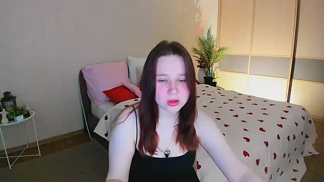Snapshot of MooonlightSky chatting on June 6, 11:15 am MooonlightSky online show from June 6, 11:15 am