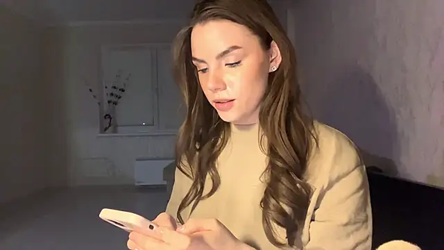 LeishaRocher online show from April 18, 7:07 pm