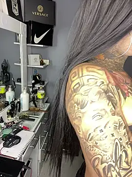 valen lewiiz online show from April 17, 3:59 pm