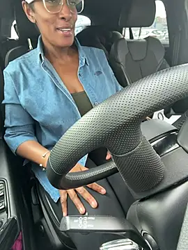 Snapshot of ThatNanNextDoor chatting on April 15, 12:12 pm ThatNanNextDoor online show from April 15, 12:12 pm