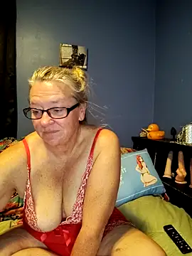 Snapshot of RavensLove chatting on May 20, 12:28 am RavensLove online show from May 20, 12:28 am