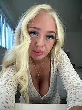 Vanillaheavennn online show from April 15, 6:59 pm