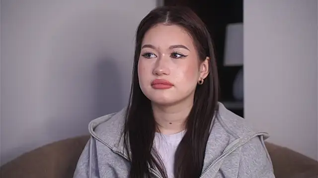 Snapshot of CiaraAncar chatting on April 15, 9:27 am CiaraAncar online show from April 15, 9:27 am