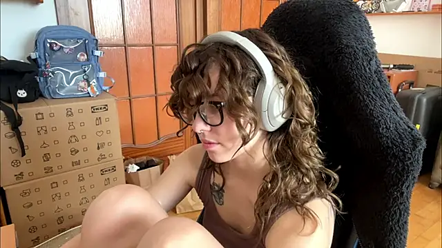 PillowPeachX online show from May 3, 8:53 am