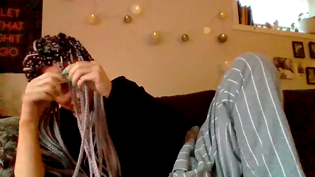 shyhornymommy online show from May 6, 1:57 am