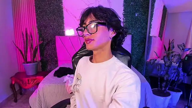 santi foxxx  online show from April 22, 2:58 am