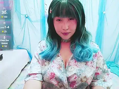 shusweetie online show from April 20, 7:04 pm